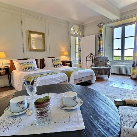 Bed & Breakfast Chateau Du Golf De La Freslonniere