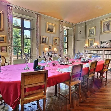 Chateau Du Golf De La Freslonniere לינה וארוחת בוקר